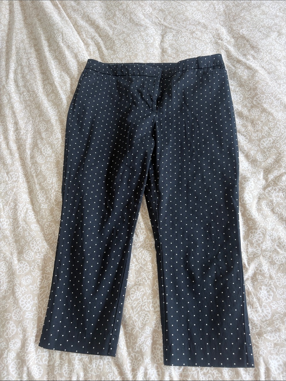 Reitmans Black polkadot Capri